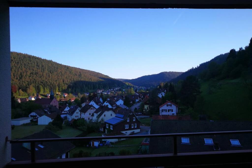 Tolle 1 Zimmer Ferienwohnung mit super Aussicht Enzklösterle Exterior foto